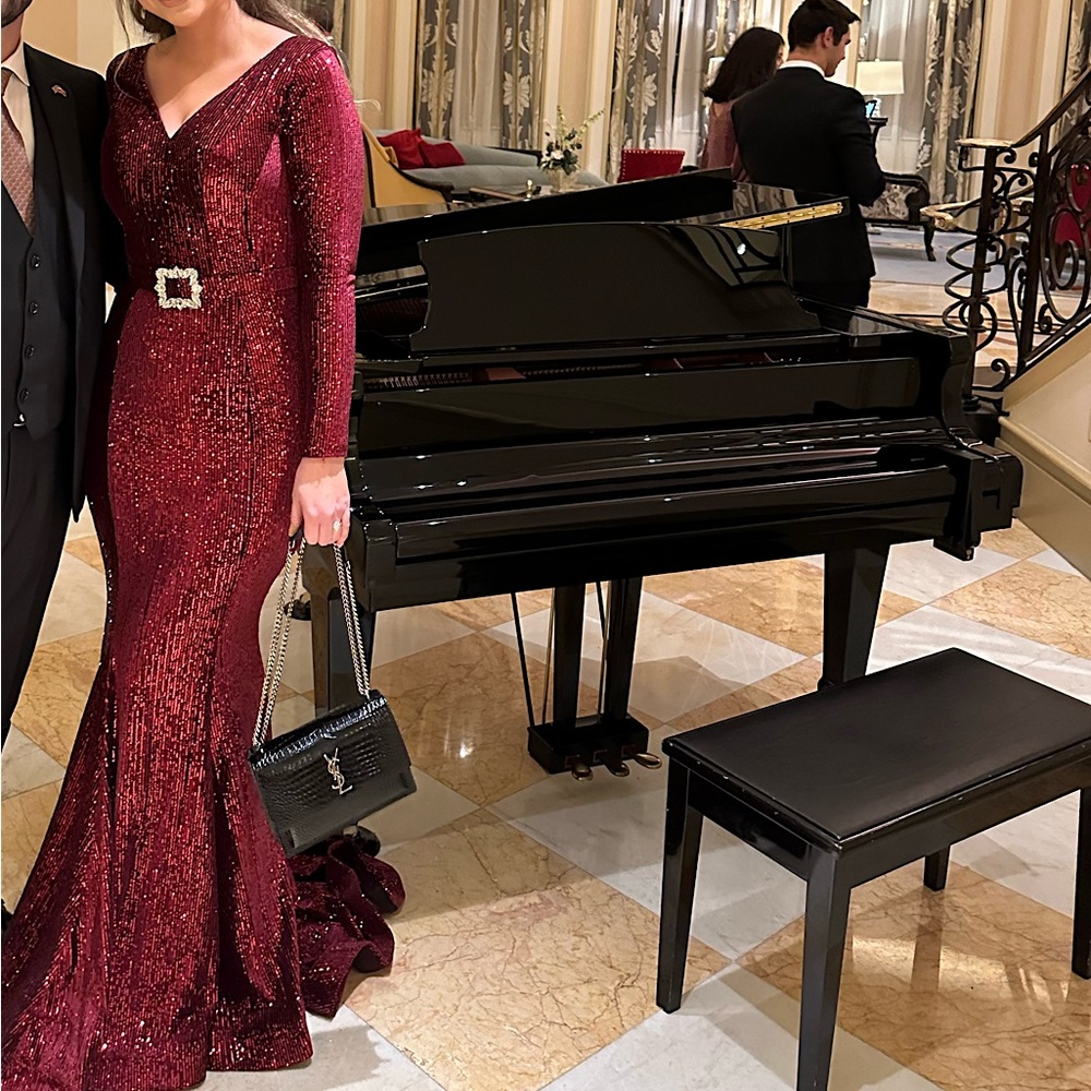CUSTOM MADE BURGUNDY RED SEQUIN GOWN ❤️